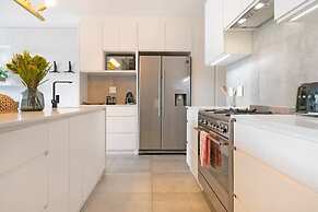 Deluxe Luxury 2 Bedroom Apartment, Seapoint