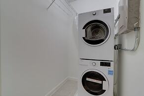 Modern Apt Near Airport in Cystal City