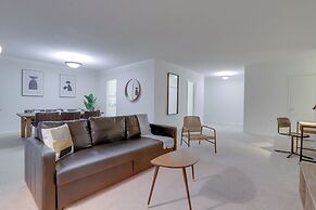 Modern Apt Near Airport in Cystal City