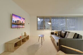 Modern Apt Near Airport in Cystal City