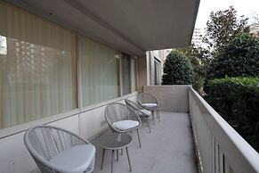 Modern Apt Near Airport in Cystal City