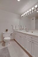 Modern Apt Near Airport in Cystal City