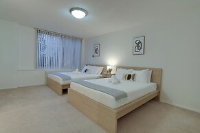 Modern Apt Near Airport in Cystal City