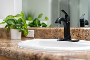 3 bed - Private Oasis - Completley Immaculate