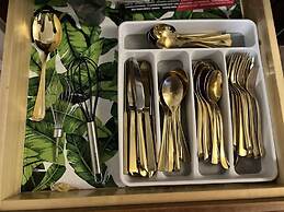 Luxurious Gem Near Disney Workspace Movie Room