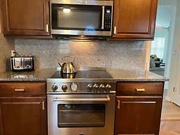 Luxurious Gem Near Disney Workspace Movie Room