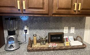 Luxurious Gem Near Disney Workspace Movie Room