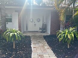 Luxurious Gem Near Disney Workspace Movie Room