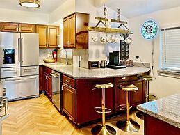 Luxurious Gem Near Disney Workspace Movie Room