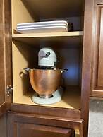 Luxurious Gem Near Disney Workspace Movie Room