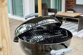 Luxurious Gem Near Disney Workspace Movie Room