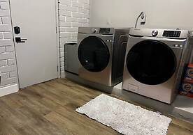 Luxurious Gem Near Disney Workspace Movie Room