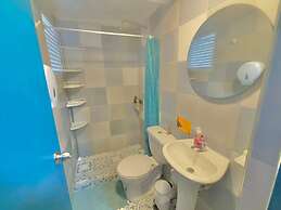 The HiPinto Social Experience