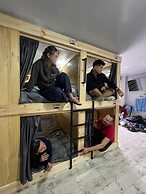 The HiPinto Social Experience