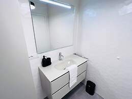 Lovely 1 bedroom flat w balcony&parking