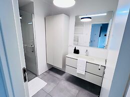 Lovely 1 bedroom flat w balcony&parking