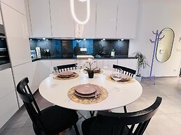 Lovely 1 bedroom flat w balcony&parking