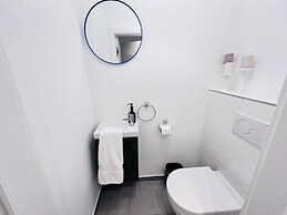 Lovely 1 bedroom flat w balcony&parking