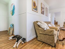 Cozy Pet Friendly Beach House