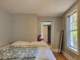 Entire House 1BD King Bed near Downtown