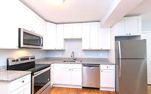 Entire House 1BD King Bed near Downtown