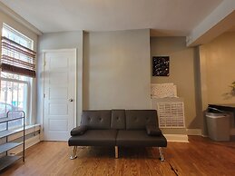 Entire House 1BD King Bed near Downtown