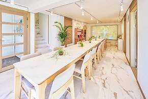SA Tailored Serviced Home near Metro