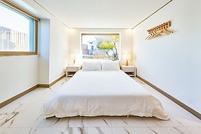 SA Tailored Serviced Home near Metro