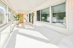 SA Tailored Serviced Home near Metro