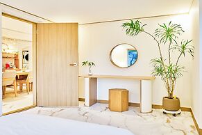 SA Tailored Serviced Home near Metro
