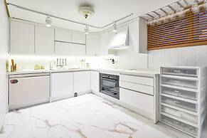 SA Tailored Serviced Home near Metro