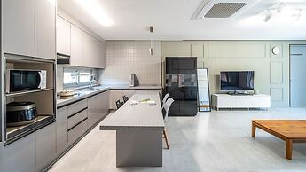 Goseong Hoostay Caravan Pension