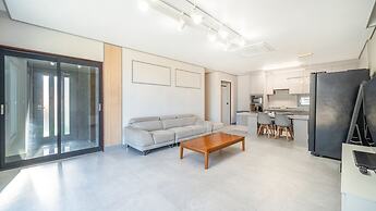 Goseong Hoostay Caravan Pension