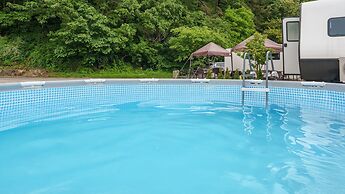 Goseong Hoostay Caravan Pension