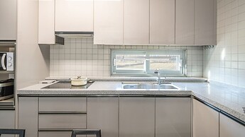 Goseong Hoostay Caravan Pension