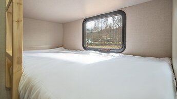 Goseong Hoostay Caravan Pension