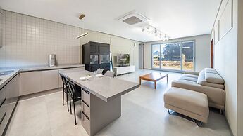 Goseong Hoostay Caravan Pension