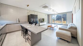 Goseong Hoostay Caravan Pension