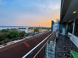 Diamond Lake Hotel KTV&Dancing Bar