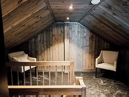 Modern Mountain Cabin - 3 Bedrooms - Sleeps 7