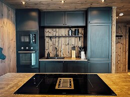 Modern Mountain Cabin - 3 Bedrooms - Sleeps 7