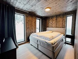 Modern Mountain Cabin - 3 Bedrooms - Sleeps 7