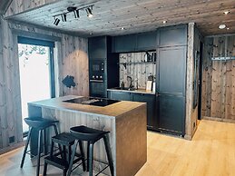 Modern Mountain Cabin - 3 Bedrooms - Sleeps 7
