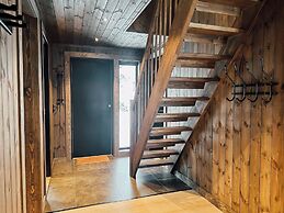 Modern Mountain Cabin - 3 Bedrooms - Sleeps 7