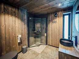 Modern Mountain Cabin - 3 Bedrooms - Sleeps 7