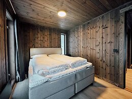 Modern Mountain Cabin - 3 Bedrooms - Sleeps 7