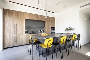 Rooftop Jacuzzi Penthouse by Sea N' Rent