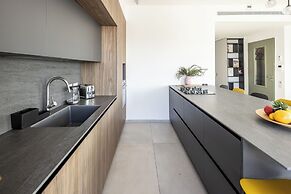 Rooftop Jacuzzi Penthouse by Sea N' Rent