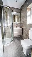 Modern 4-Bedroom Home with Free Parking
