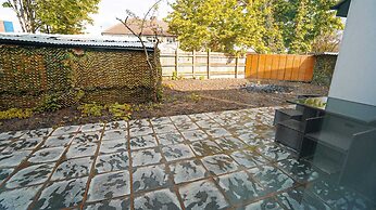 Modern 4-Bedroom Home with Free Parking